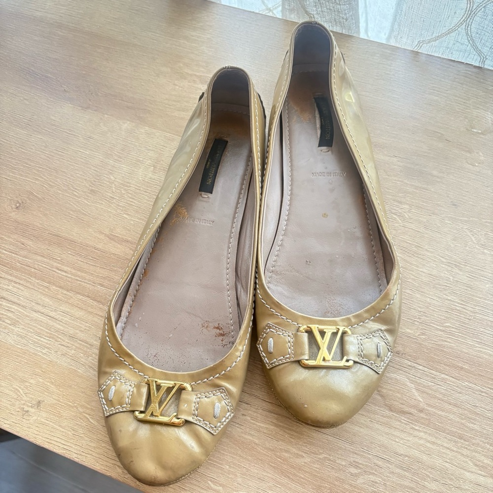 Louis Vuitton Gold Leather Ballet Flats with Signature LV Accent Size 40 - Picture 9 of 11